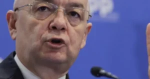 Emil Boc tranșează criza politică