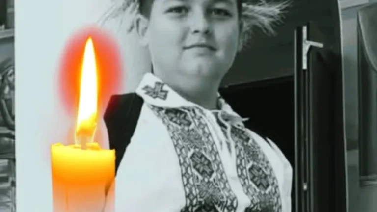 UN ADOLESCENT DE 14 ANI A MURIT